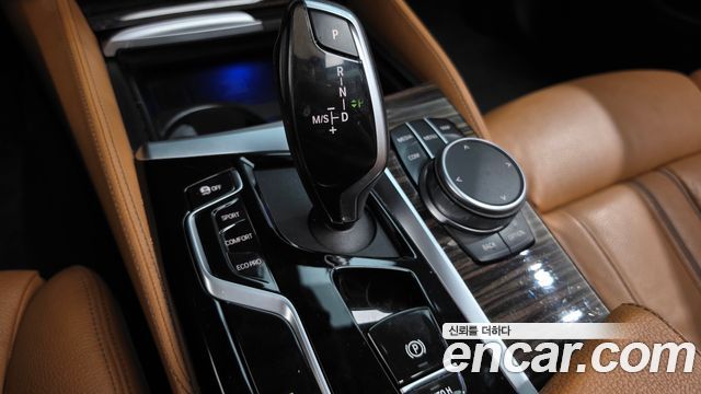 BMW 5-Series 2021 — photo 11