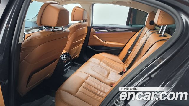 BMW 5-Series 2021 — photo 16