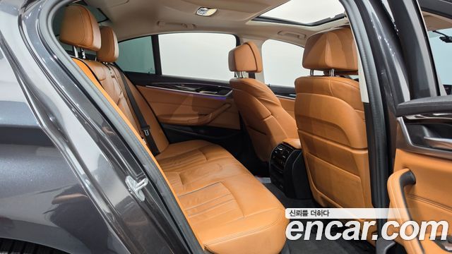 BMW 5-Series 2021 — photo 17