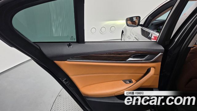 BMW 5-Series 2021 — photo 14