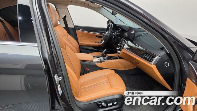 BMW 5-Series 2021 — photo 15