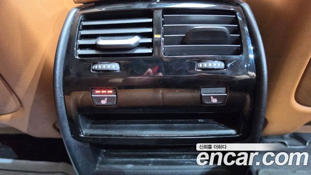 BMW 5-Series 2021 — photo 31