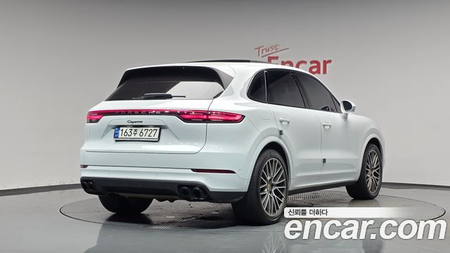 Porsche Cayenne 2022 — photo 2