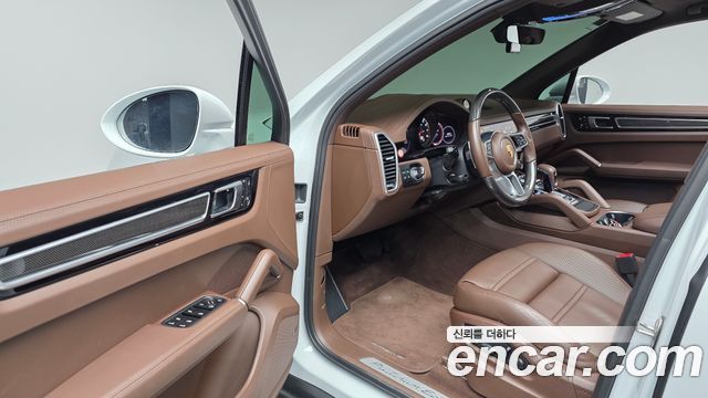 Porsche Cayenne 2022 — photo 13