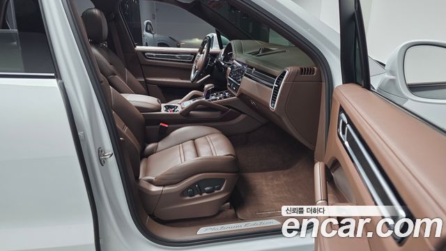 Porsche Cayenne 2022 — photo 17