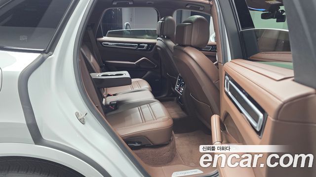Porsche Cayenne 2022 — photo 18