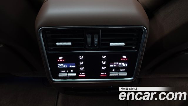 Porsche Cayenne 2022 — photo 24