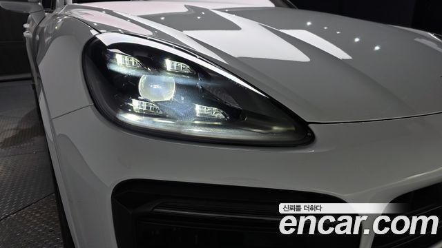 Porsche Cayenne 2022 — photo 8