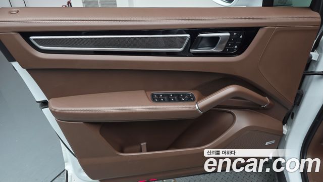 Porsche Cayenne 2022 — photo 14
