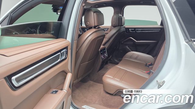 Porsche Cayenne 2022 — photo 16