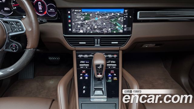 Porsche Cayenne 2022 — photo 29
