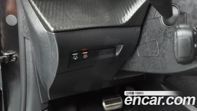 Peugeot 208 2021 — photo 25