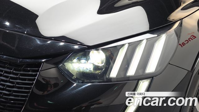 Peugeot 208 2021 — photo 8