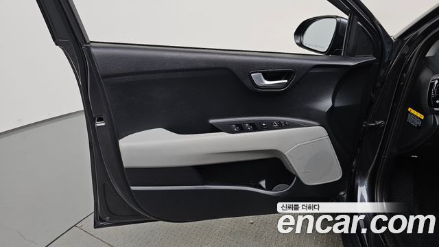 Kia Stonic 2018 — photo 14