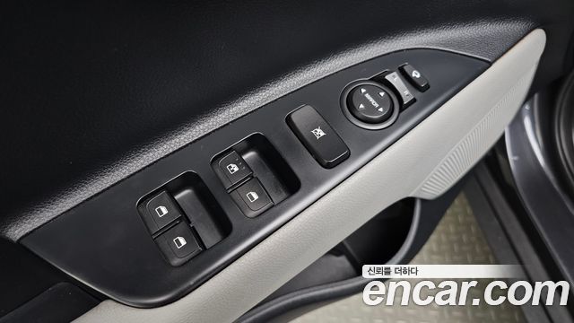 Kia Stonic 2018 — photo 28