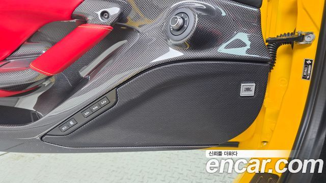 Ferrari F8 2020 — photo 17