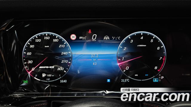 Mercedes-Benz G-Class 2026 — photo 8