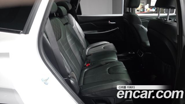 Hyundai Santafe 2023 — photo 18