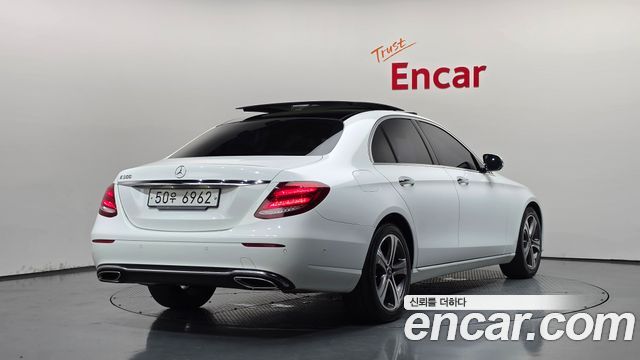 Mercedes-Benz E-Class 2019 — photo 2