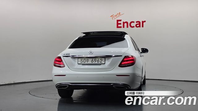 Mercedes-Benz E-Class 2019 — photo 4