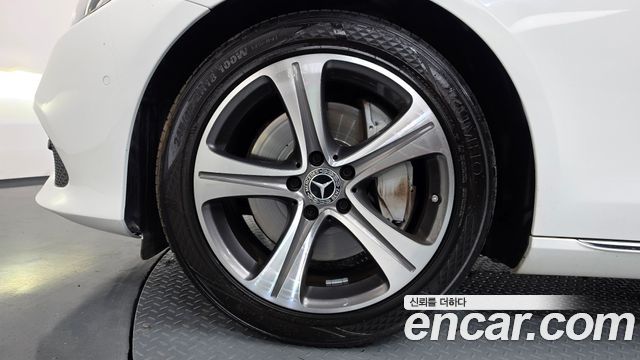 Mercedes-Benz E-Class 2019 — photo 5