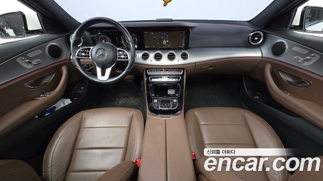 Mercedes-Benz E-Class 2019 — photo 10