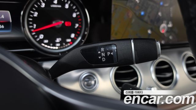 Mercedes-Benz E-Class 2019 — photo 12