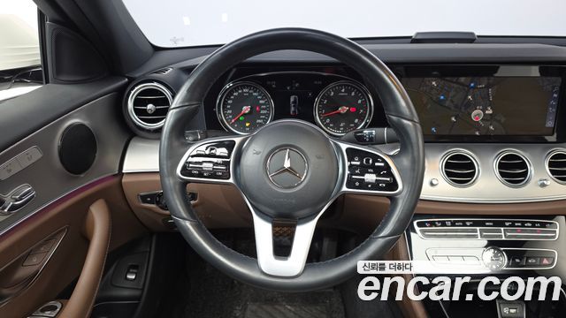 Mercedes-Benz E-Class 2019 — photo 18