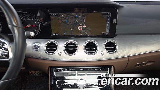 Mercedes-Benz E-Class 2019 — photo 19