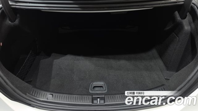 Mercedes-Benz E-Class 2019 — photo 25
