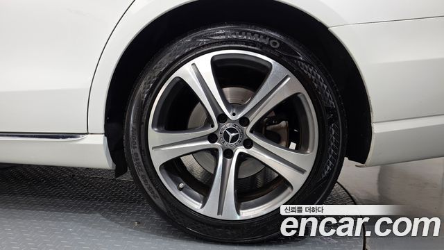 Mercedes-Benz E-Class 2019 — photo 7