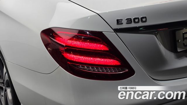 Mercedes-Benz E-Class 2019 — photo 9