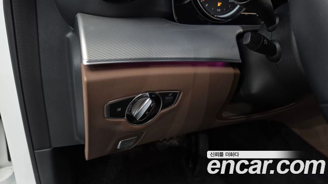 Mercedes-Benz E-Class 2019 — photo 29