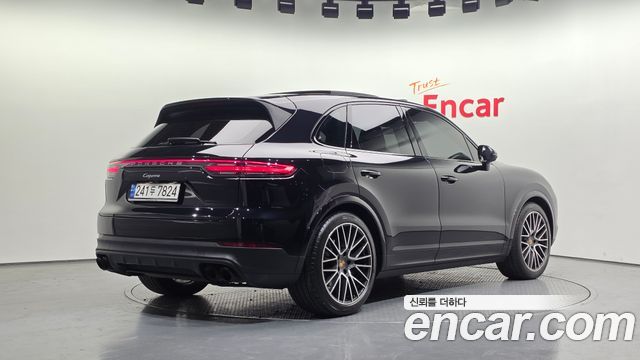 Porsche Cayenne 2021 — photo 2