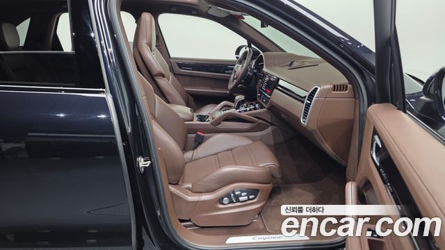 Porsche Cayenne 2021 — photo 17
