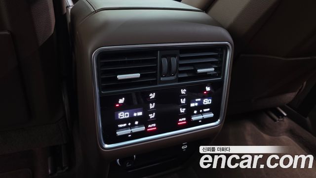 Porsche Cayenne 2021 — photo 24