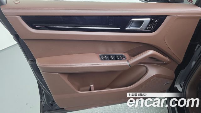 Porsche Cayenne 2021 — photo 14