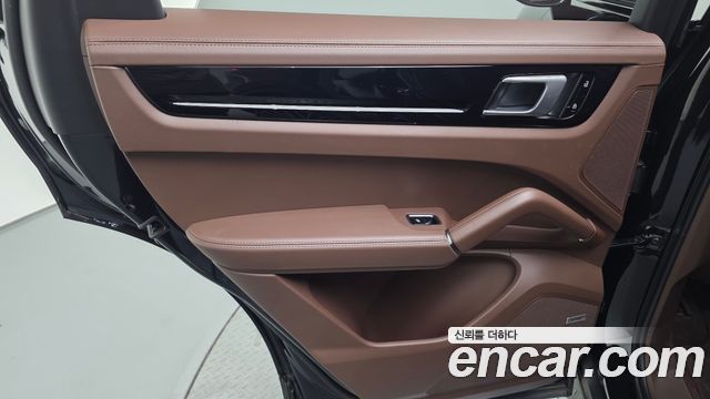 Porsche Cayenne 2021 — photo 15