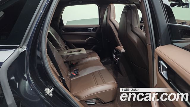 Porsche Cayenne 2021 — photo 16