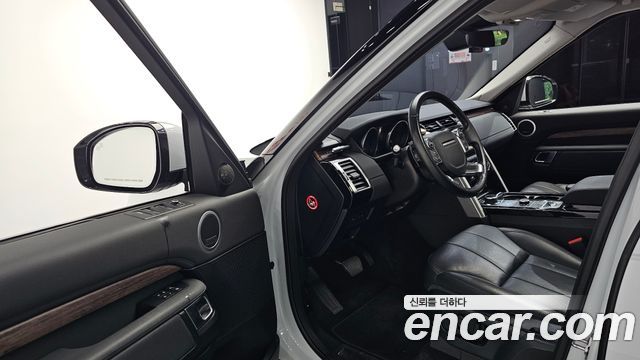 Land Rover Discovery 2017 — photo 13