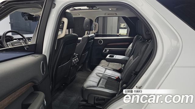 Land Rover Discovery 2017 — photo 17