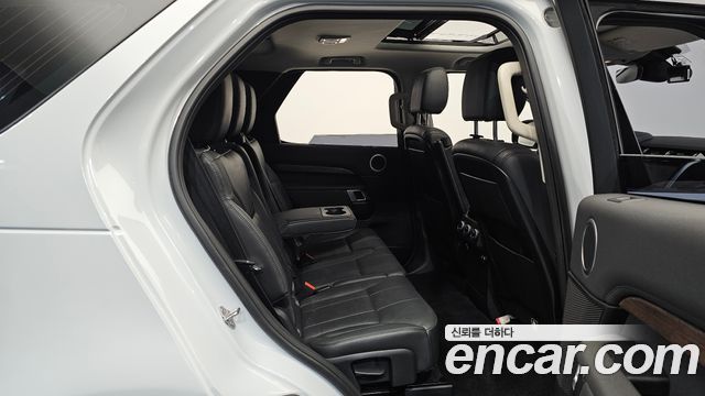 Land Rover Discovery 2017 — photo 18