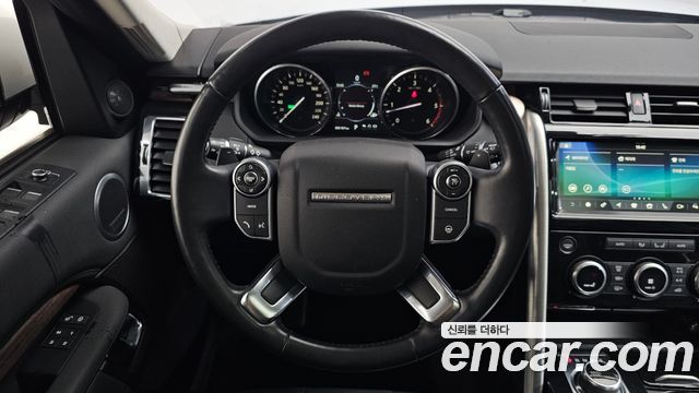 Land Rover Discovery 2017 — photo 19
