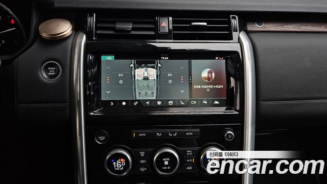 Land Rover Discovery 2017 — photo 22