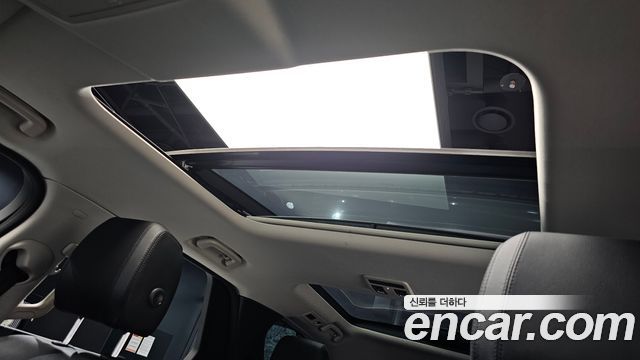 Land Rover Discovery 2017 — photo 23