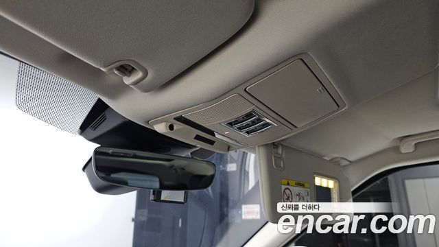 Land Rover Discovery 2017 — photo 24
