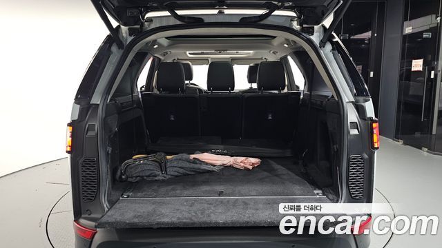 Land Rover Discovery 2017 — photo 26