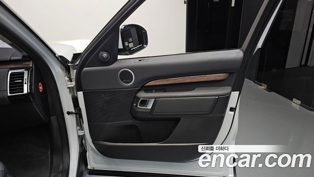 Land Rover Discovery 2017 — photo 14