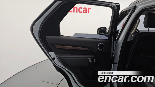 Land Rover Discovery 2017 — photo 15