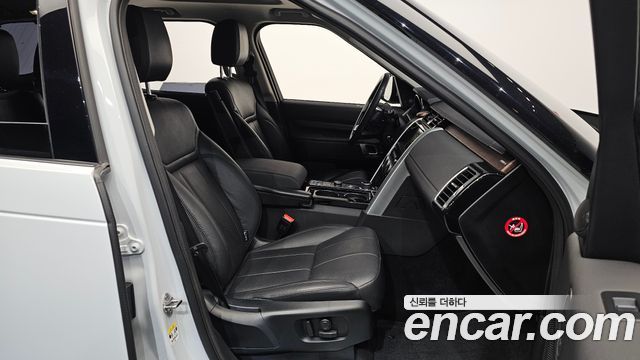 Land Rover Discovery 2017 — photo 16